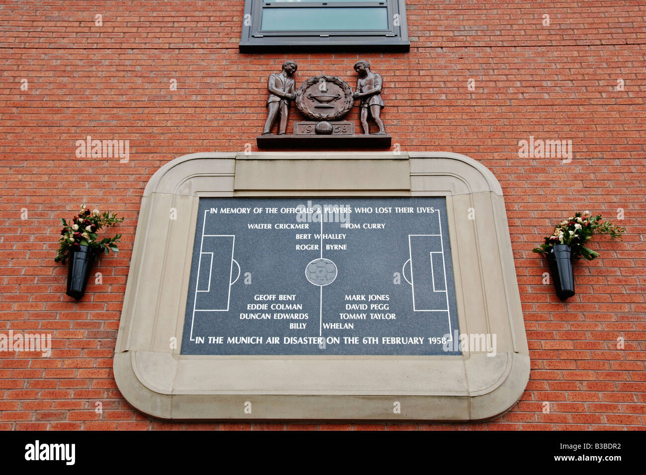 die Gedenktafel an altes Trafford, Manchester, uk, zu den Menschen, die im Jahr 1958 auf dem Heimflug von München gestorben. Stockfoto