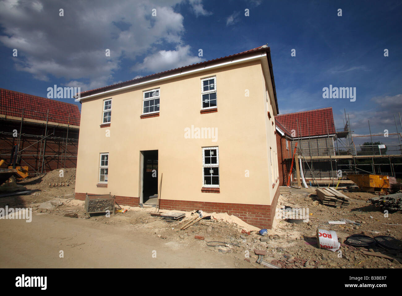 BILD ZEIGT HÄUSER GEBAUT AUF EHEMALIGE LANDWIRTSCHAFTLICHE GRUNDSTÜCKE IN HAVERHILL, SUFFOLK Stockfoto