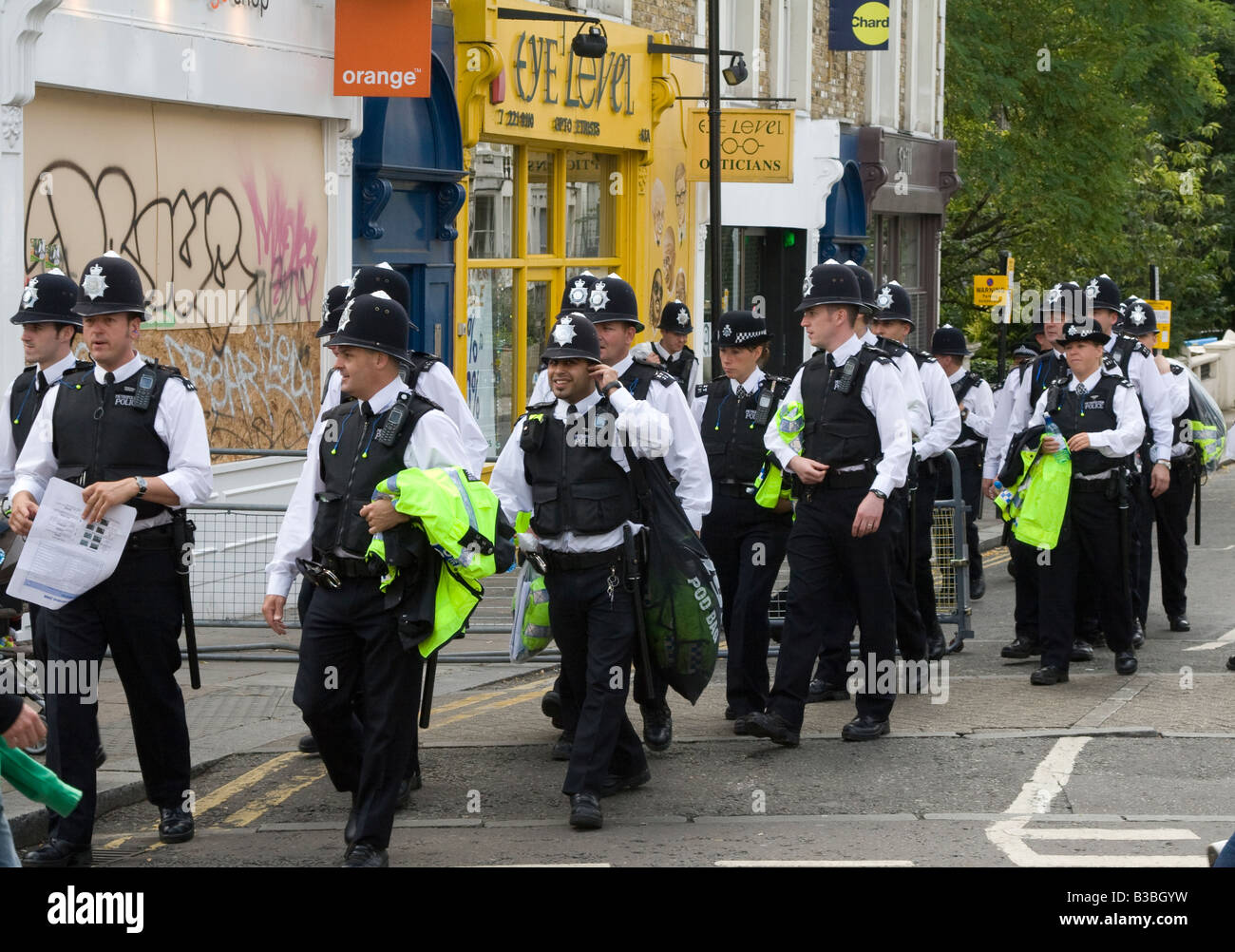Polizei auf den Straßen von London Notting Hill auf dem Jahrmarkt Stockfoto
