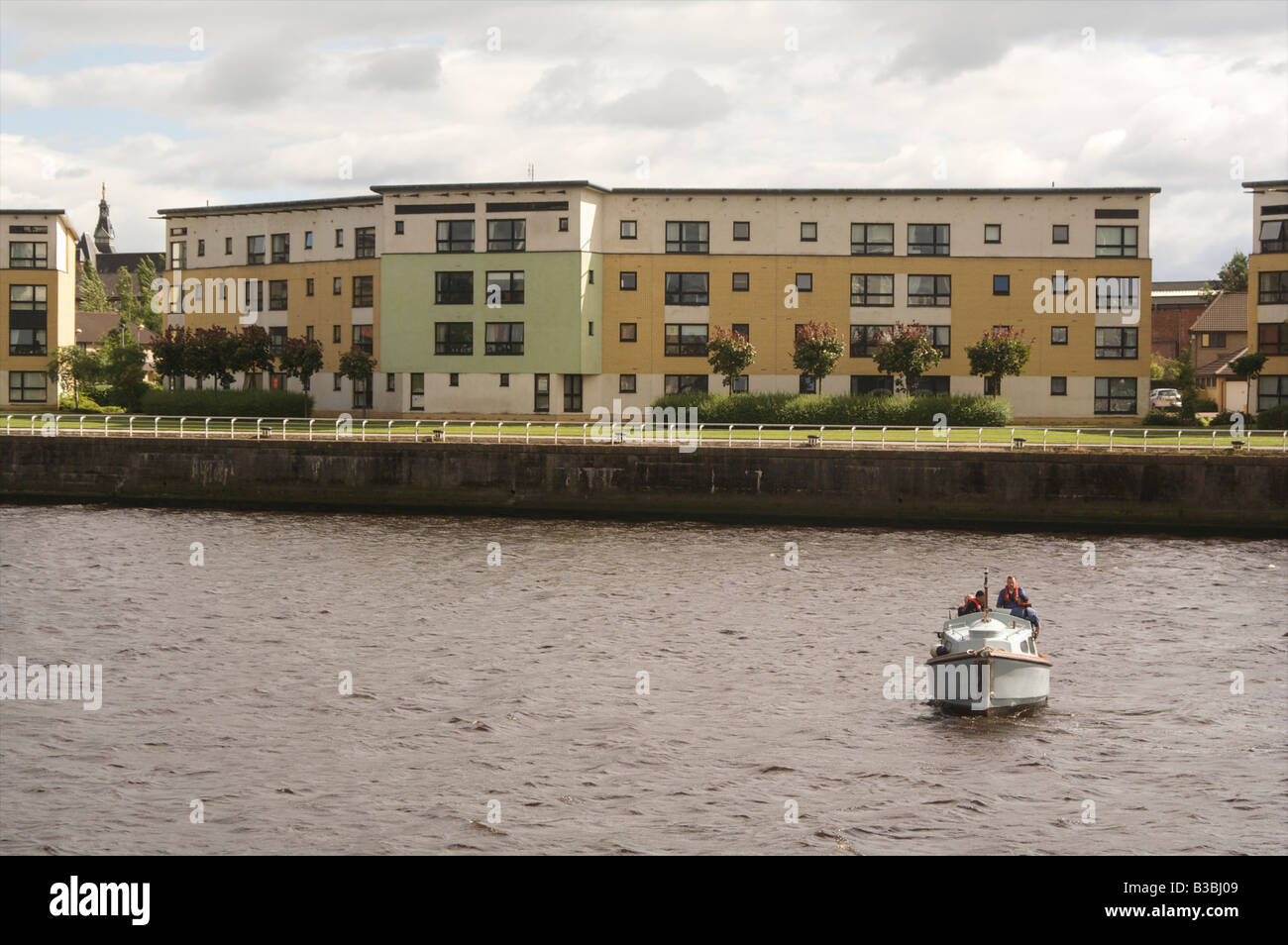 neuen Wohnblock auf dem Clyde Glasgow Stockfoto