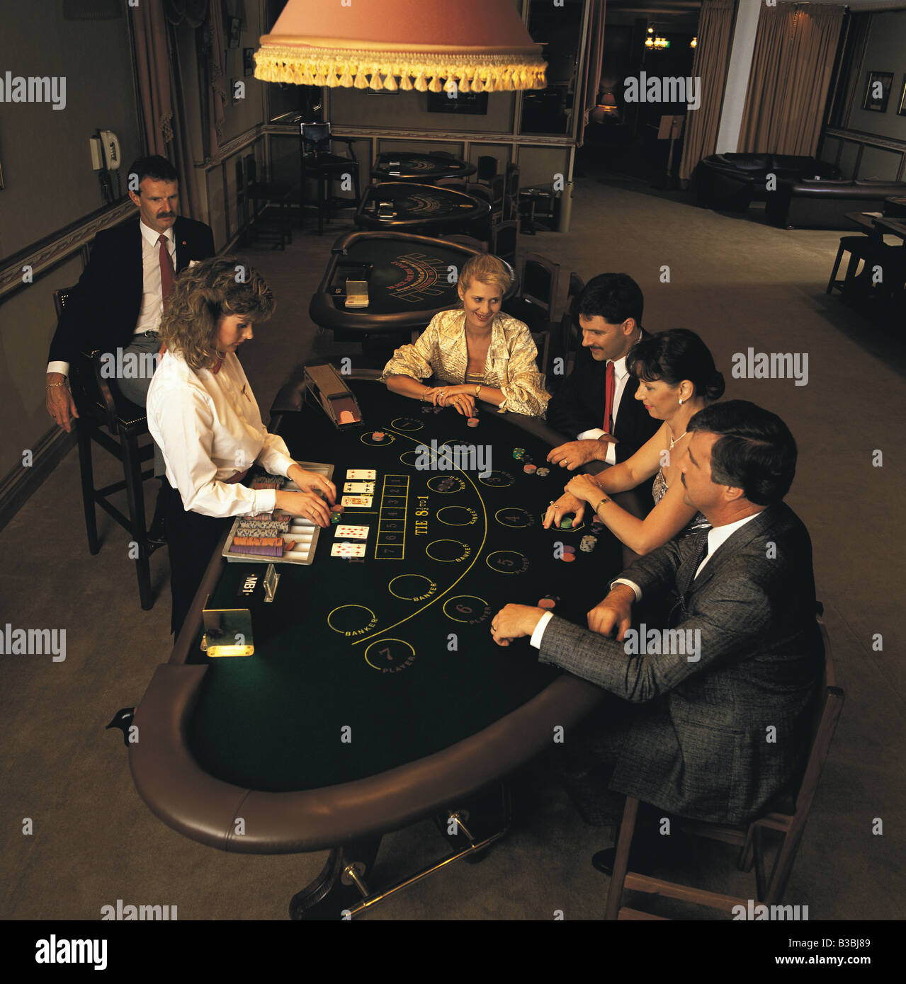 Draufsicht von Menschen spielen im casino Stockfoto