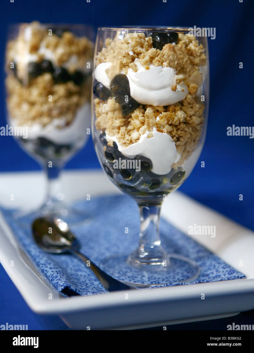 Zwei Gourmet Desserts erschossen in hohe Tiefenschärfe Stockfoto