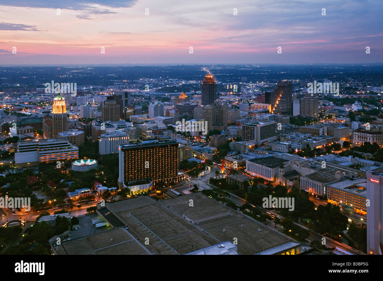San Antonio Skyline bei Dämmerung, Texas, USA Stockfoto