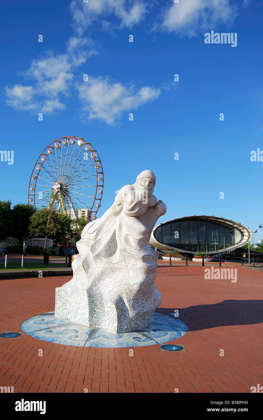 Captain Scott Memorial Statue am Hafen, Bucht von Cardiff, Cardiff, Wales, Vereinigtes Königreich Stockfoto