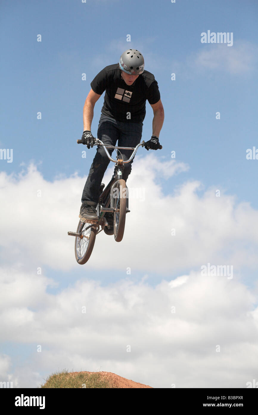 BMX-Fahrer beim Red Bull Imperium von Schmutz Wettbewerb 26. Juli 2008 Devon UK Stockfoto