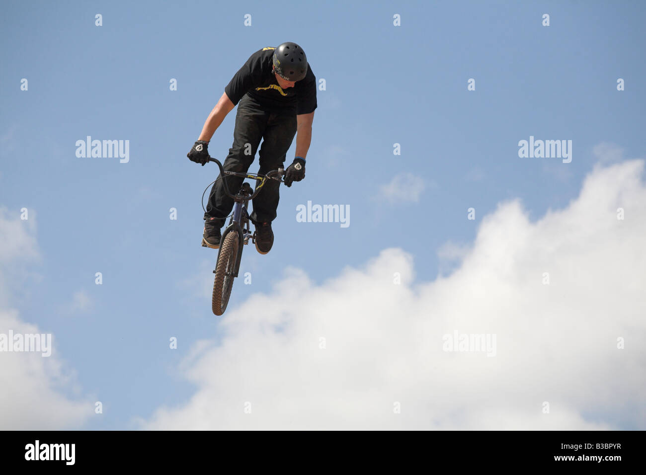 BMX-Fahrer beim Red Bull Imperium von Schmutz Wettbewerb 26. Juli 2008 Devon UK Stockfoto