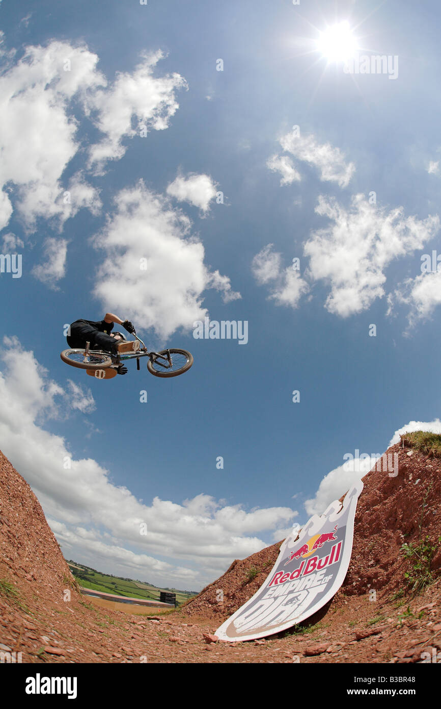 BMX-Fahrer beim Red Bull Imperium von Schmutz Wettbewerb 26. Juli 2008 Devon UK Stockfoto
