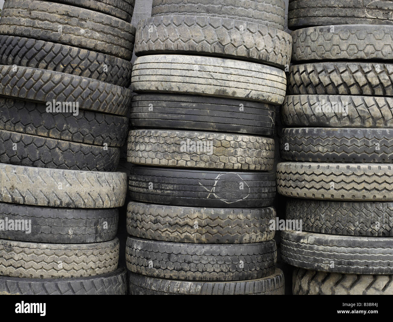 Stapel von Reifen Stockfoto