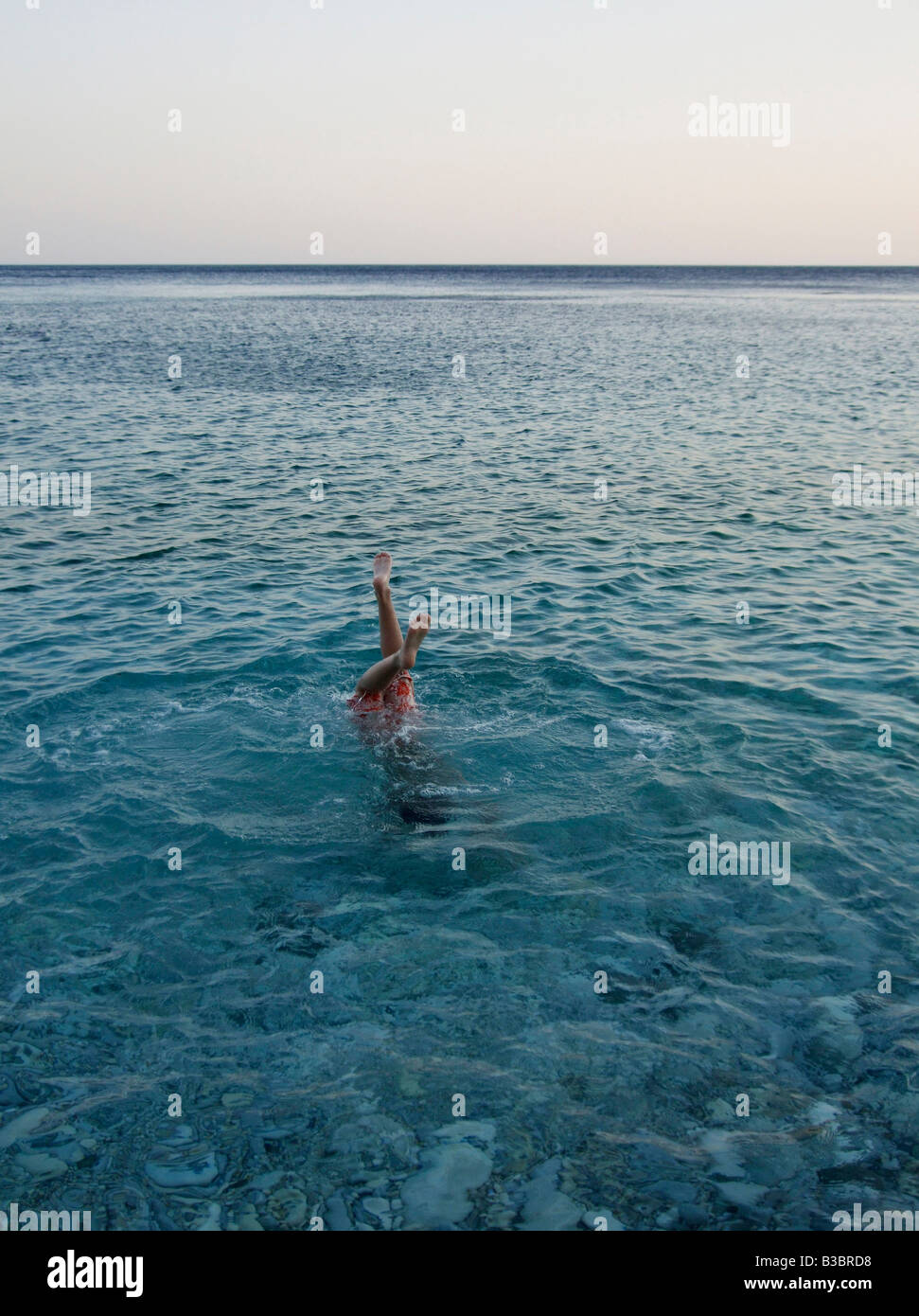 Tauchen in der Ägäis auf den Seychellen Strand, Ikaria, Griechenland Stockfoto