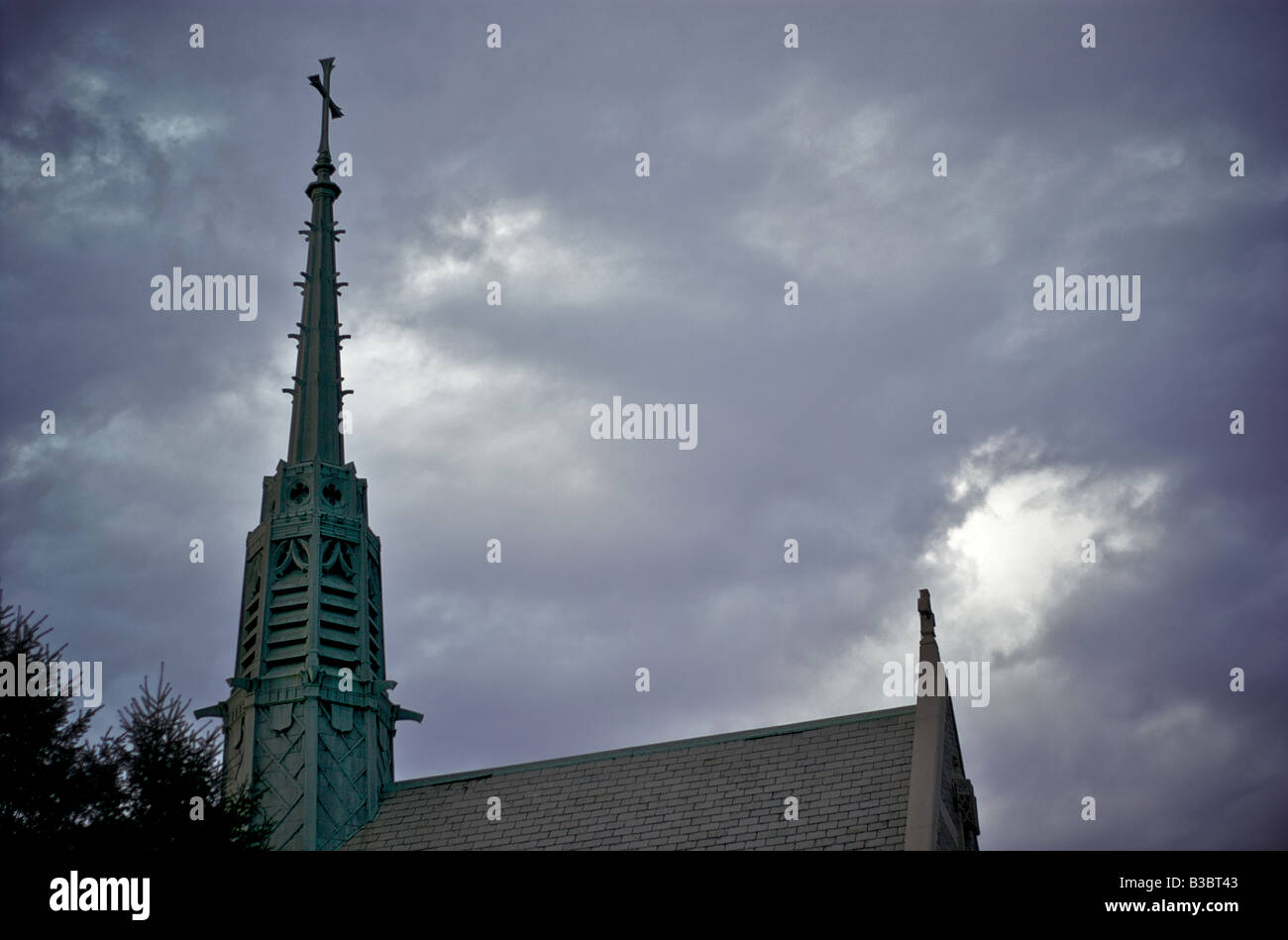Blick auf Richtung Kirchturm in Boston, Massachusetts Abend.  (Für nur zur redaktionellen Verwendung) Stockfoto