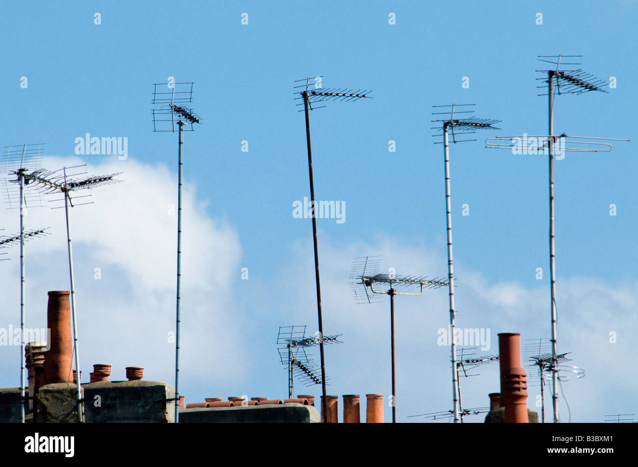 Schornsteine und Fernsehantennen, London, England Stockfoto