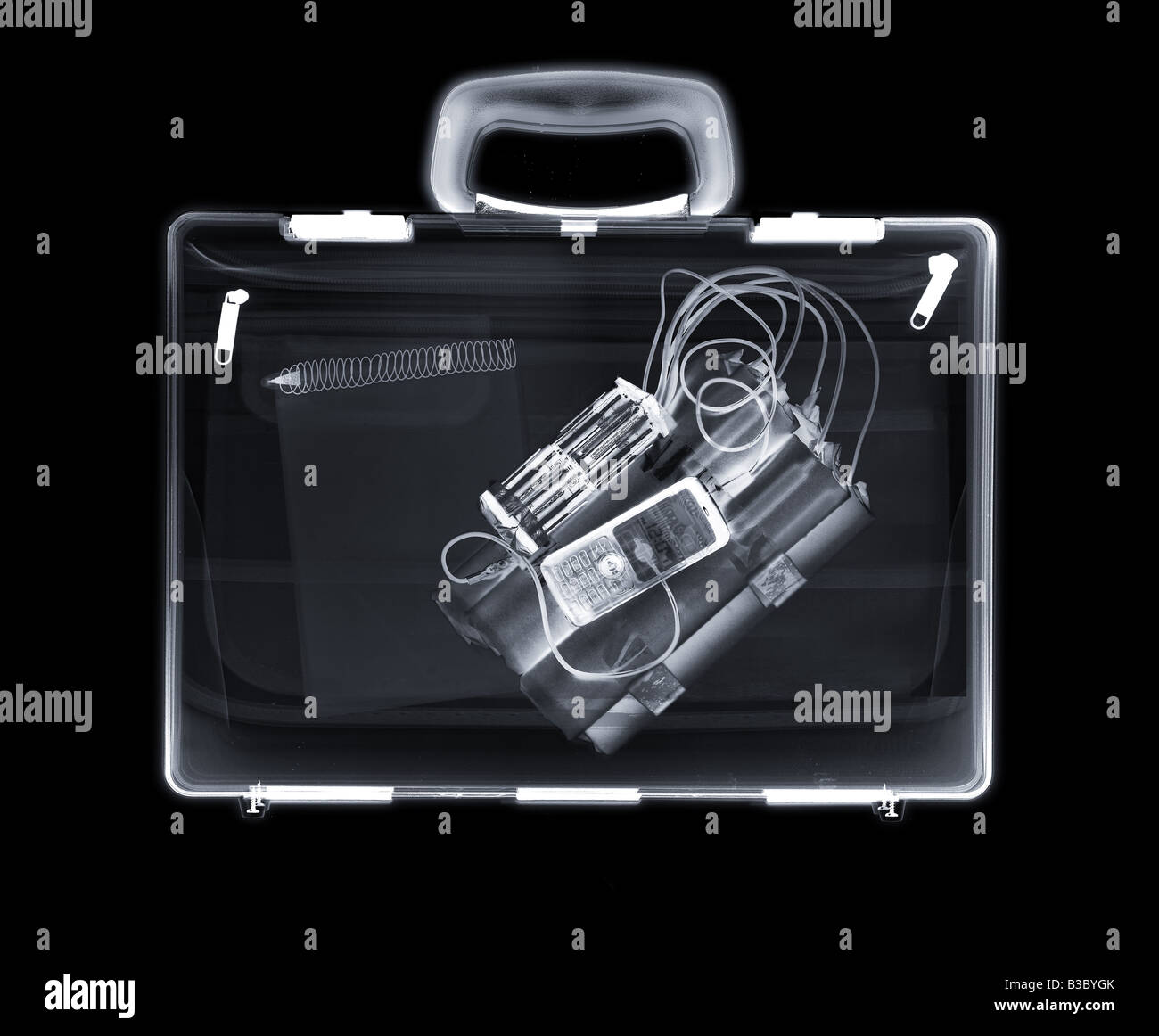 X-ray eine Tasche mit einer Bombe und einen Notizblock Stockfoto