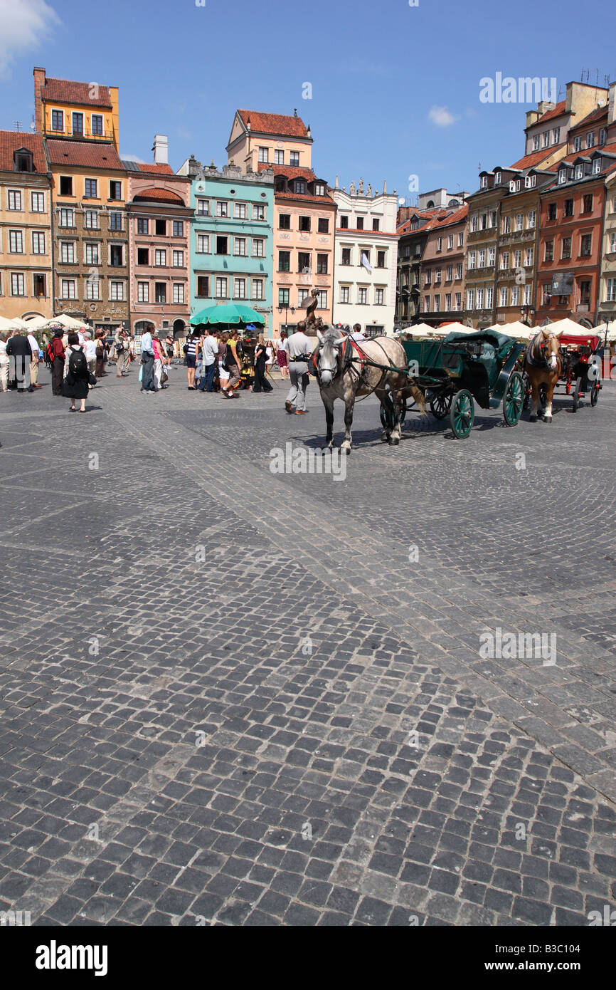 Warschau Polen historischen Altstädter Ring in der Stare Miasto mit Pferdekutsche aufgenommen Sommer 2008 Stockfoto