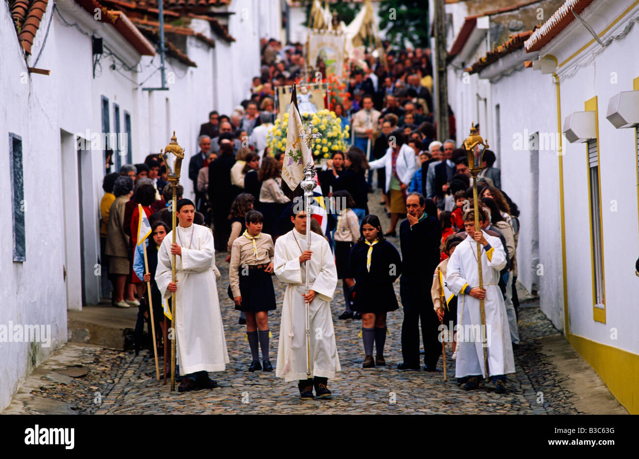 Portugal, Alentejo, Castelo de Vide. Traditionelle Osterparade. Stockfoto