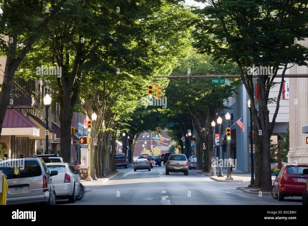 Fourth Street, im Geschäftsviertel von Williamsport, Pennsylvania, USA. Stockfoto