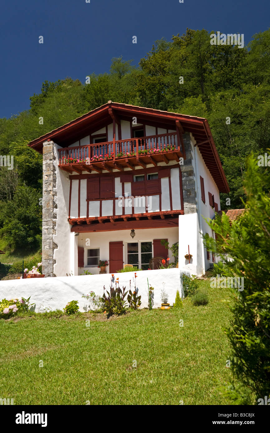 Eine baskische Haus in Cambo-Les-Bains (Pyrenees-Atlantiques - Frankreich).  Maison baskischen du quartier Bas-Cambo, À Cambo-Les-Bains. Stockfoto