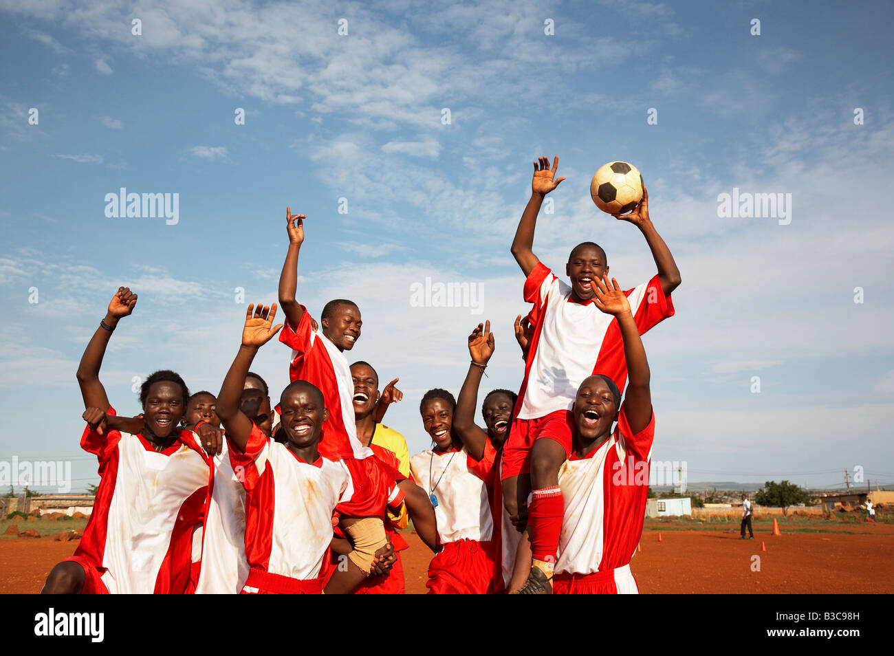 afrikanische Mannschaft auf Fußballplatz Stockfoto