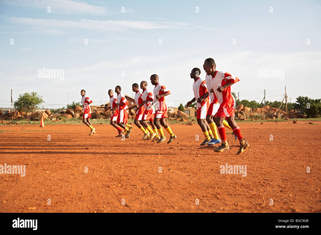 afrikanische Mannschaft auf Fußballplatz Stockfoto