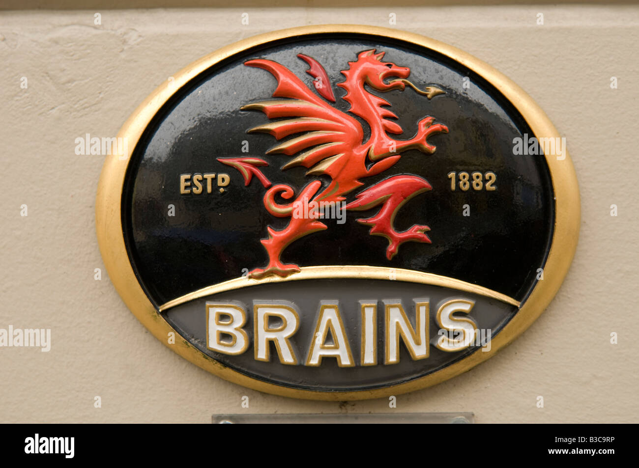 Gehirn-Brauerei-Logo-Schild mit walisischen Drachen-Symbol;  Gehirne sind ein Cardiff basierten walisische Brauer Wales UK Stockfoto