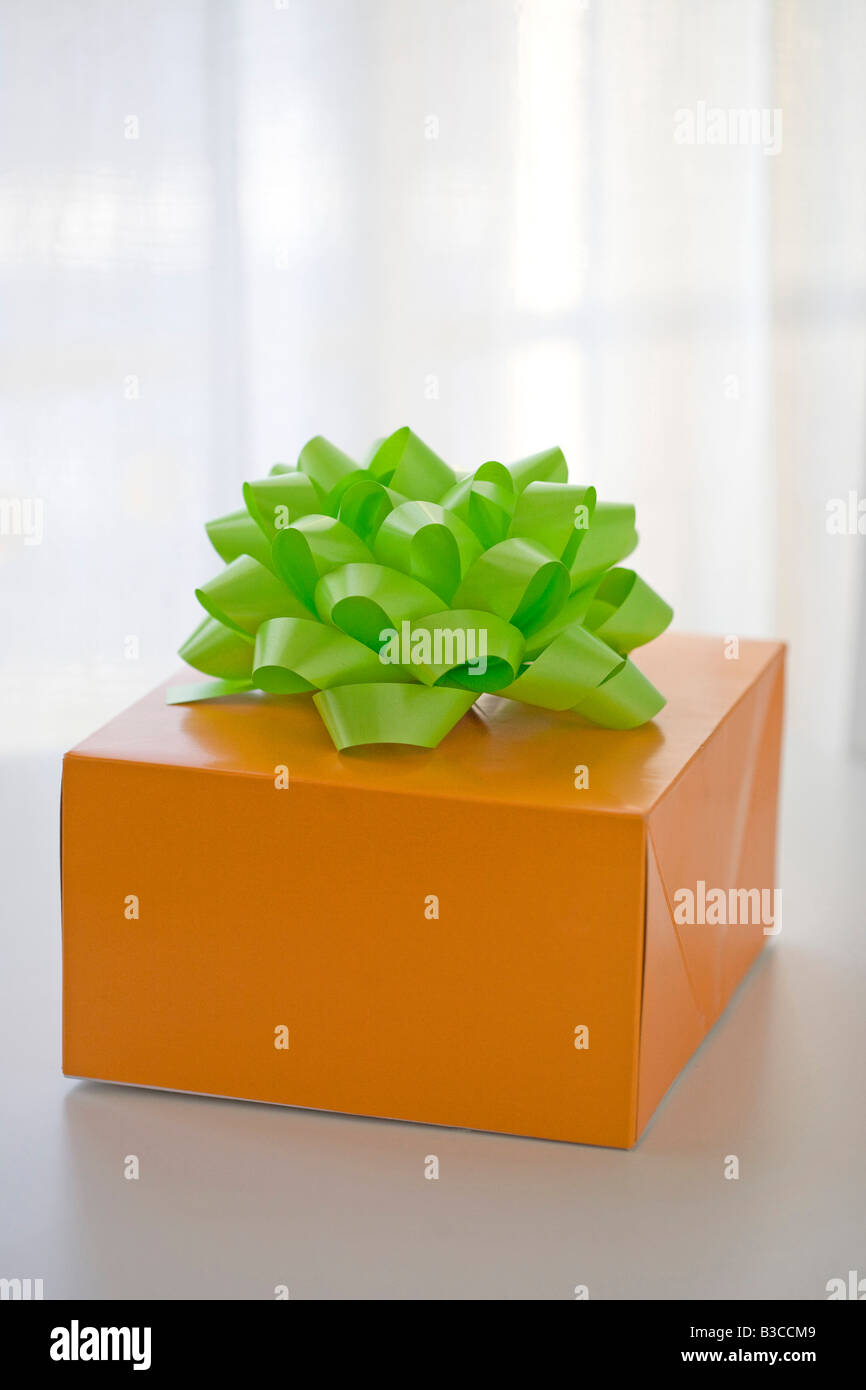Geschenkbox mit Schleife Stockfoto