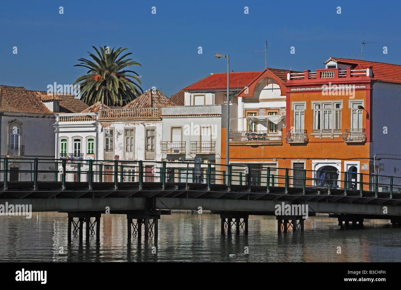 alte Stadt am Fluss Gilao Tavira Algarve Portugal Stockfoto