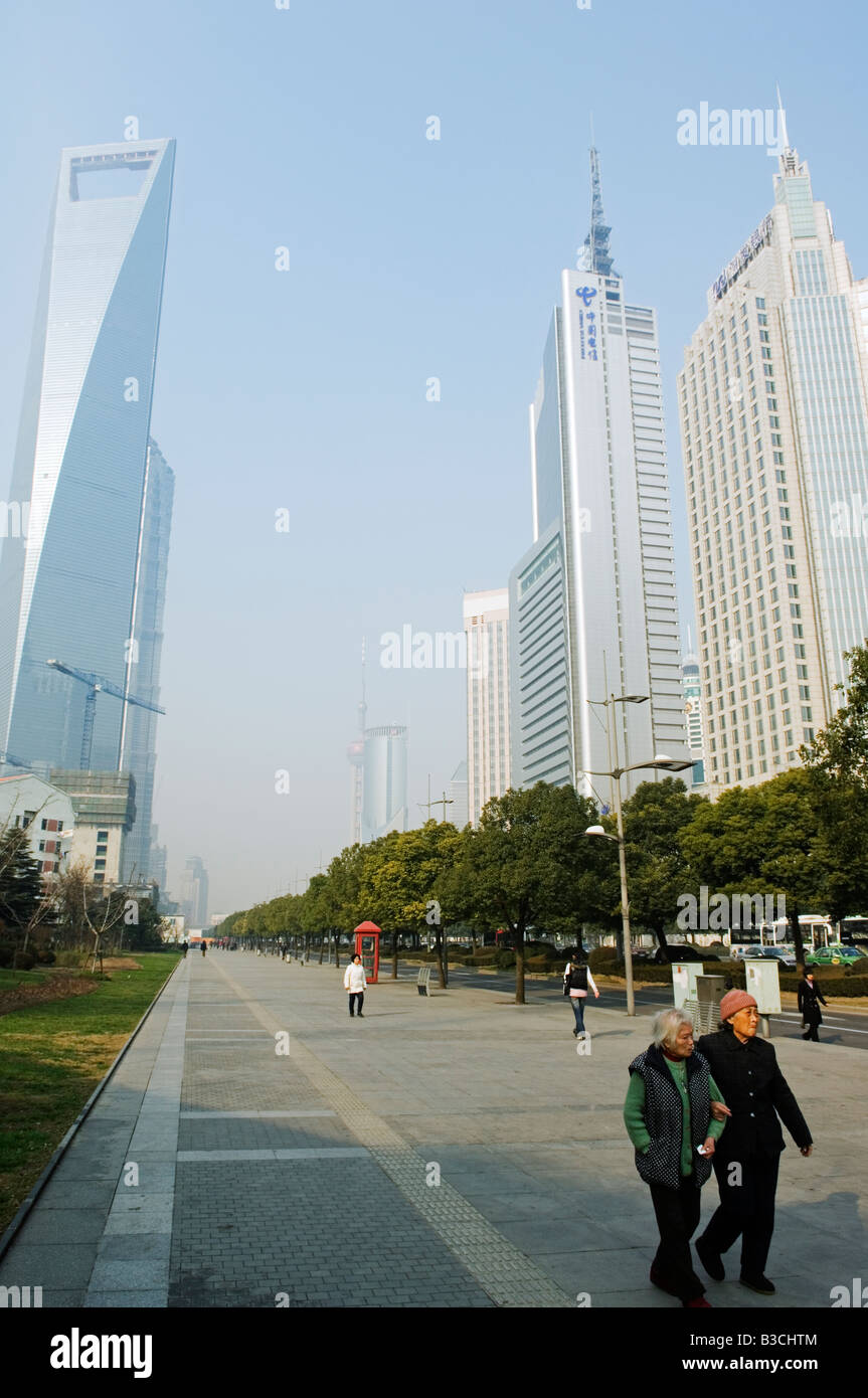 China, Shanghai, Pudong New Area. Moderne Wolkenkratzer und Festland China höchste Gebäude der "Shanghai World Financial Center". Stockfoto