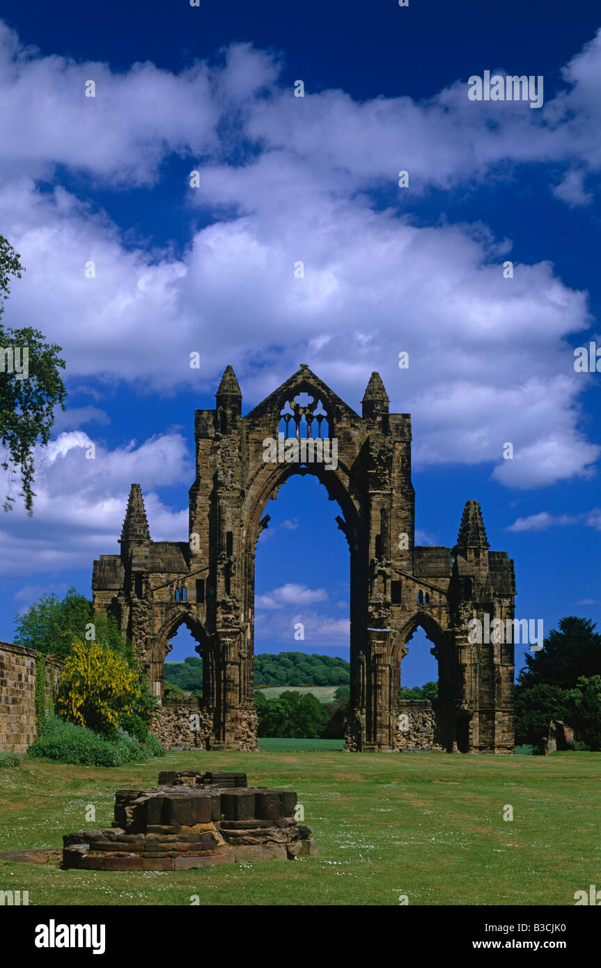 Die wichtigsten Bogen am Gisborough Priory, Kolonialwarenhändler Stockfoto