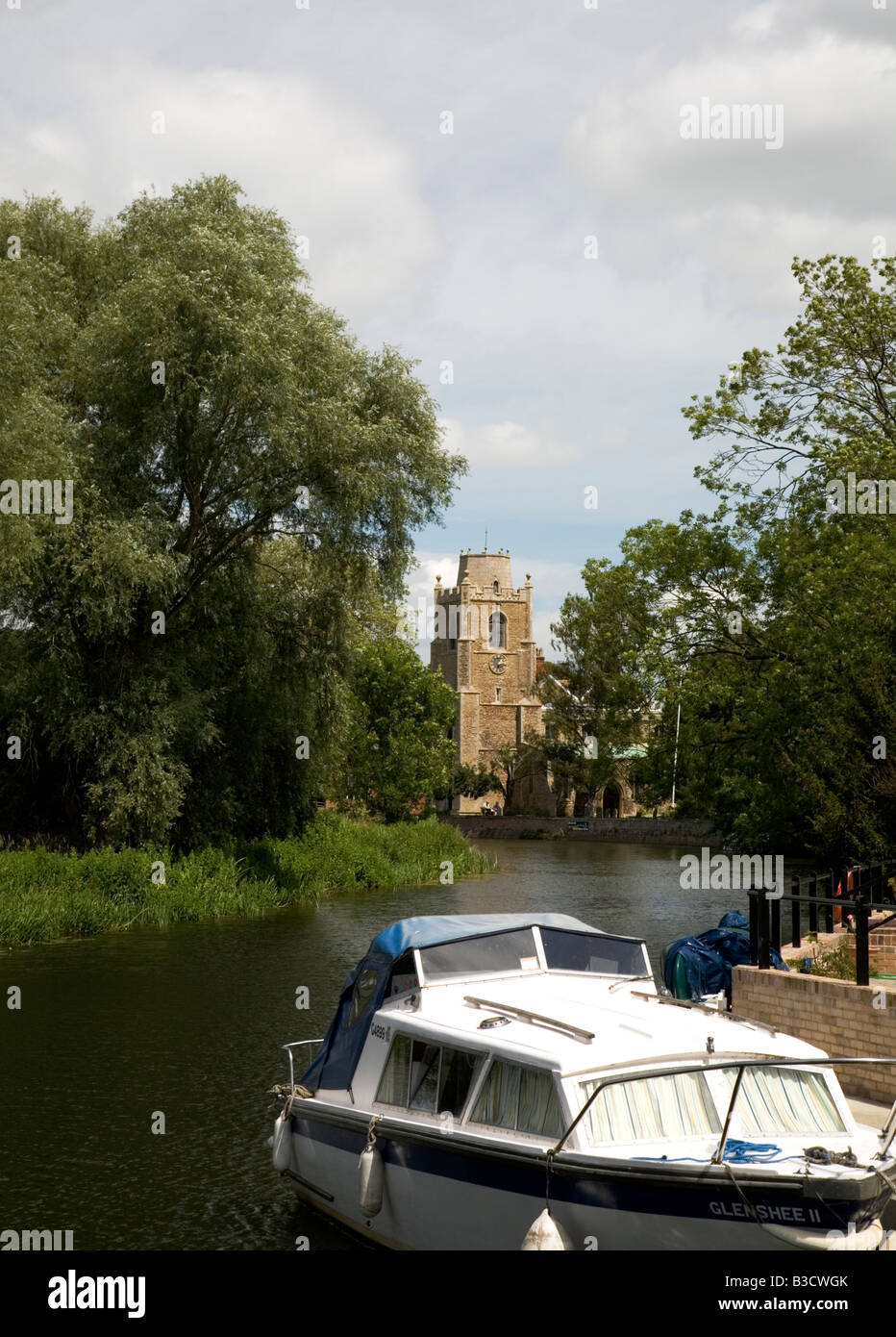 St. James-Kirche am Fluss Great Ouse in Hemingford Grey in der Nähe von Huntingdon Cambridgeshire Stockfoto