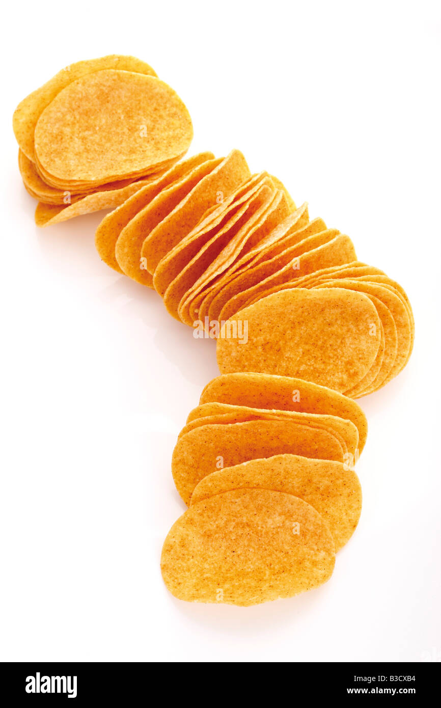 Kartoffel-Chips in einer Reihe, erhöhten Blick Stockfoto
