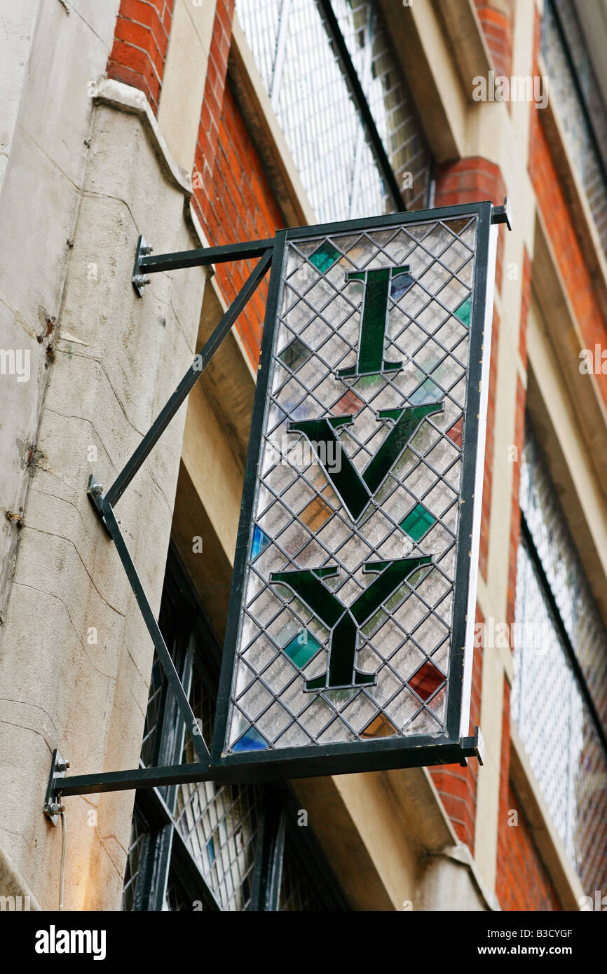 Das Ivy Restaurant Schild London England UK Stockfoto