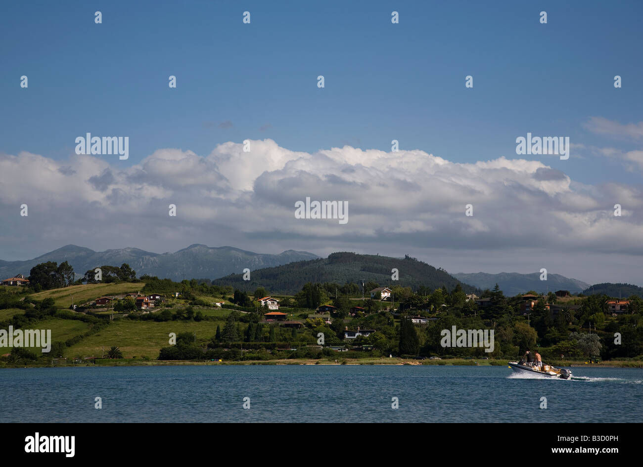 Gesamtansicht der Strand Lagune am Playa De Rodiles in der Nähe von Villaviciosa in Asturien Nordspanien Stockfoto