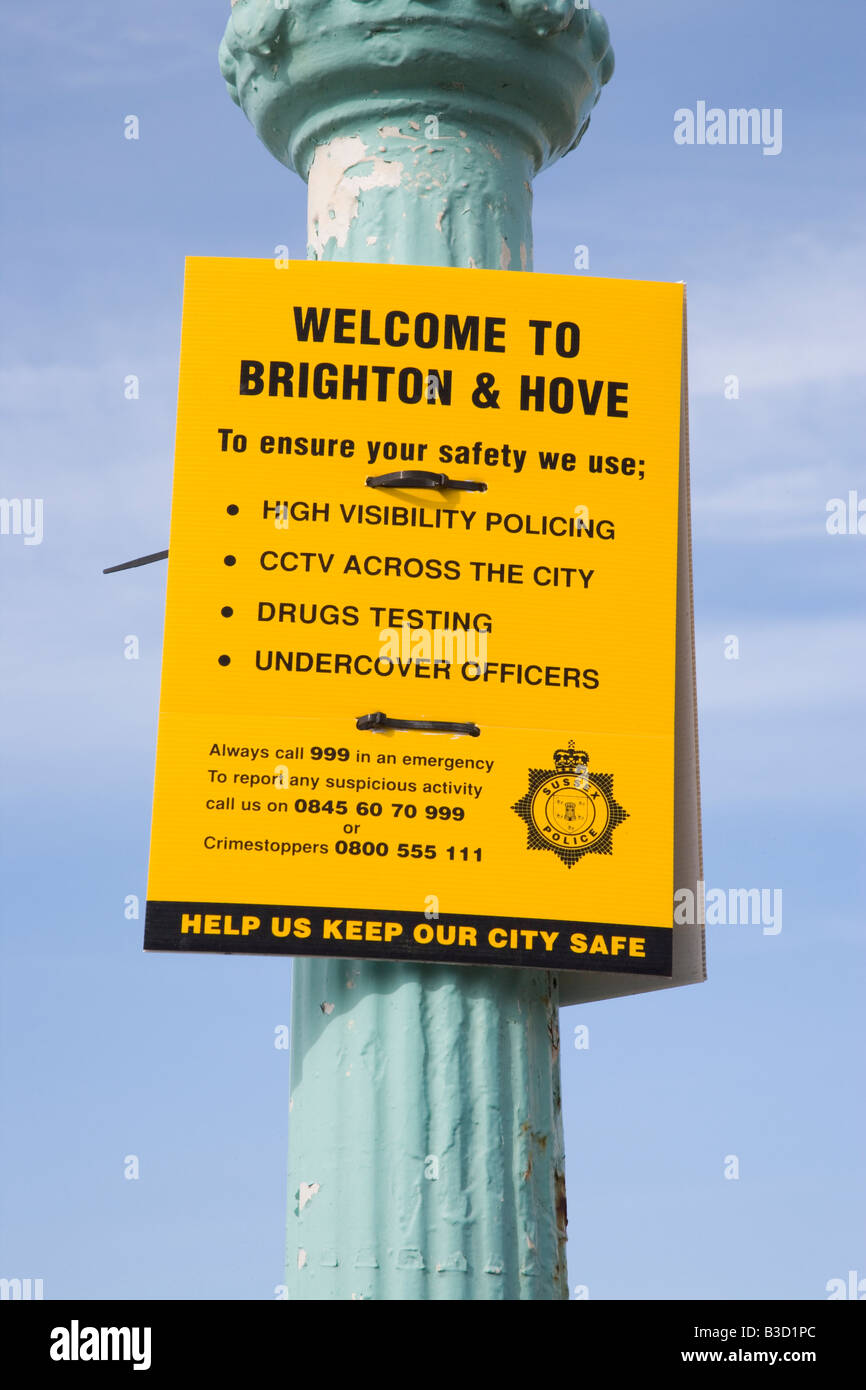 Brighton Seafront Polizei Zeichen Stockfoto