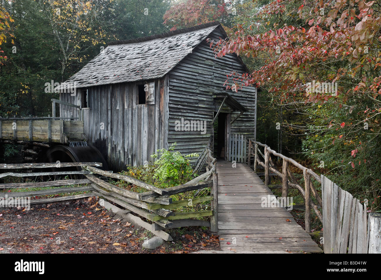Herbst Farbe rund um Kabel-Mühle in Cades Cove Great Smoky Mountains Nationalpark Tennessee Stockfoto