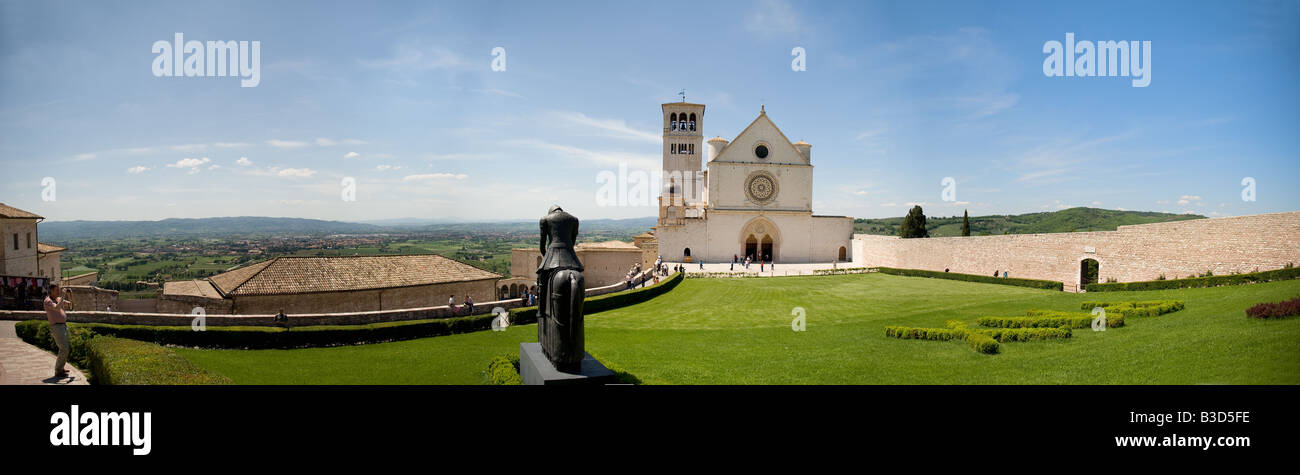 Panorama der Basilika des Heiligen Franz von Assisi, Umbrien, Italien Stockfoto