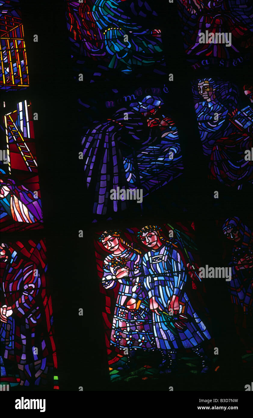 Glasfenster von Karel Slovinsky in St Vitus Cathedral auf der Prager Burg in Prag, Tschechische Republik Stockfoto