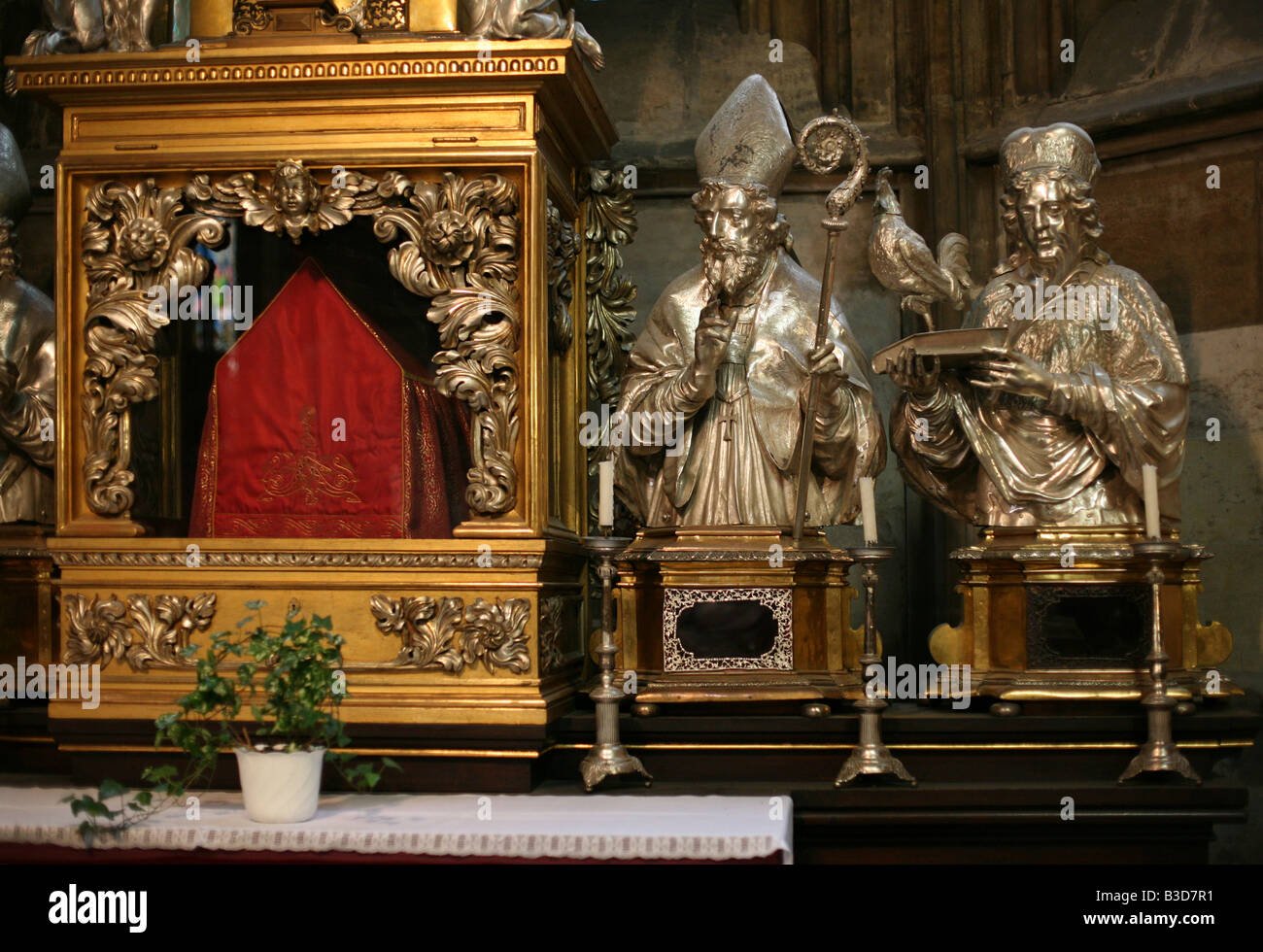 St Adalbert Von Prag Silberner Sarg Stockfotos und bilder Kaufen Alamy
