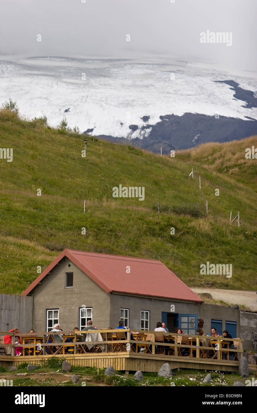 Eine Bar für Touristen, die in den Hintergrund Snaefellsjökull-Gletscher, Island. Stockfoto