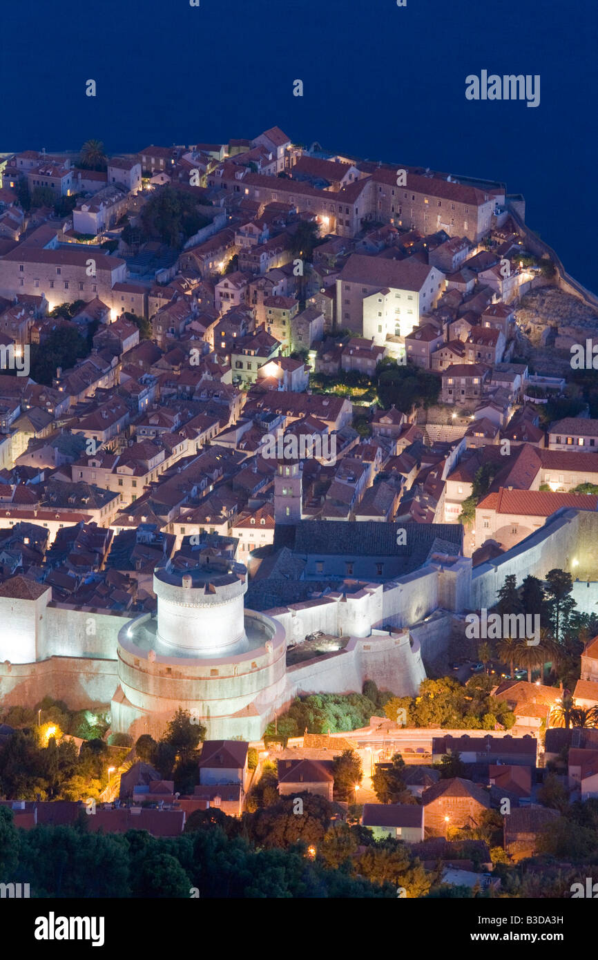Dubrovnik in Kroatien, Abend- und erhöhten Blick auf die Altstadt in der Nähe von Srdj Berg Stockfoto