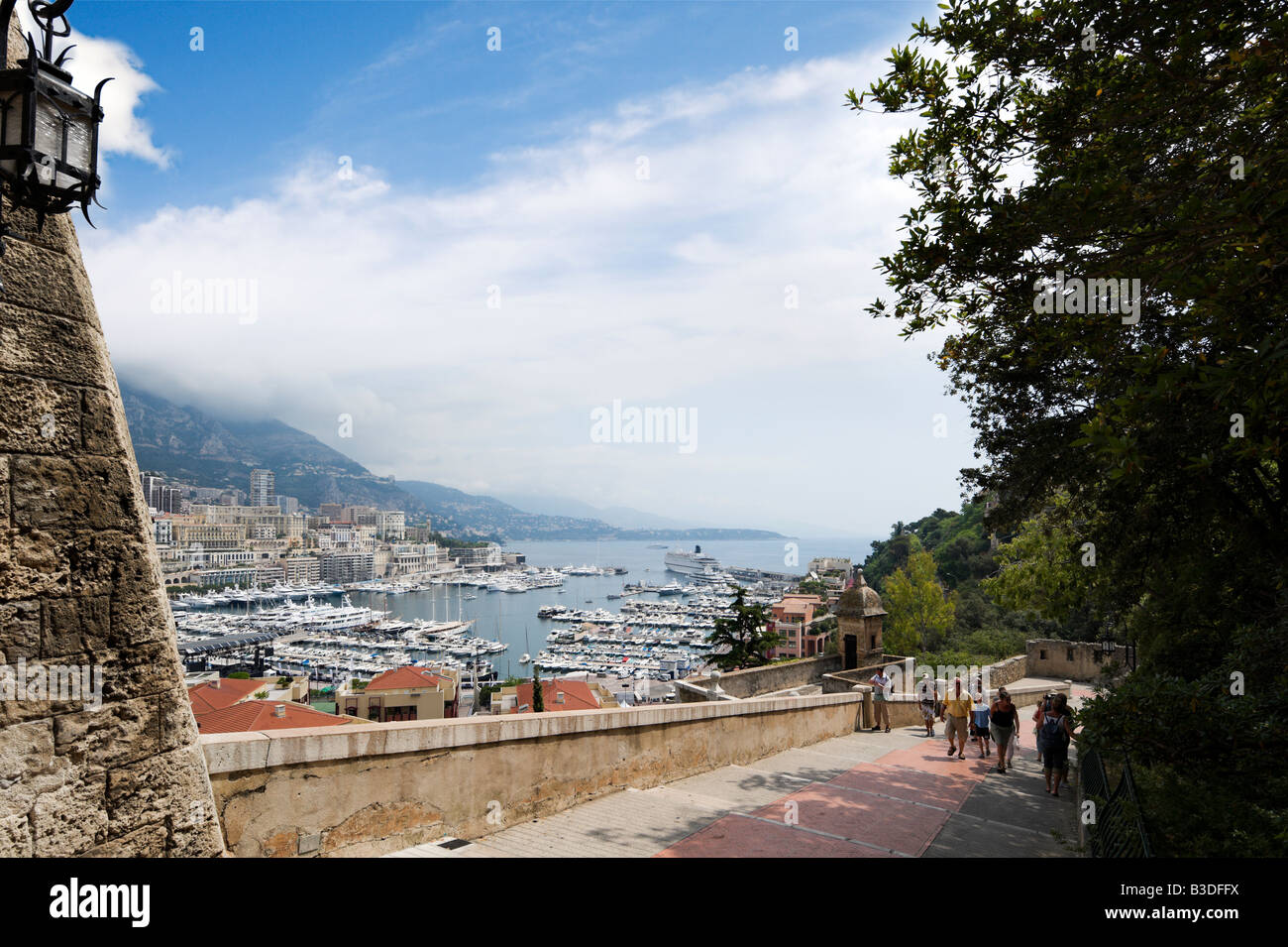 Blick über den Hafen von Monaco-Ville, Monaco, Cote d ' Azur, Cote d ' Azur, Frankreich Stockfoto