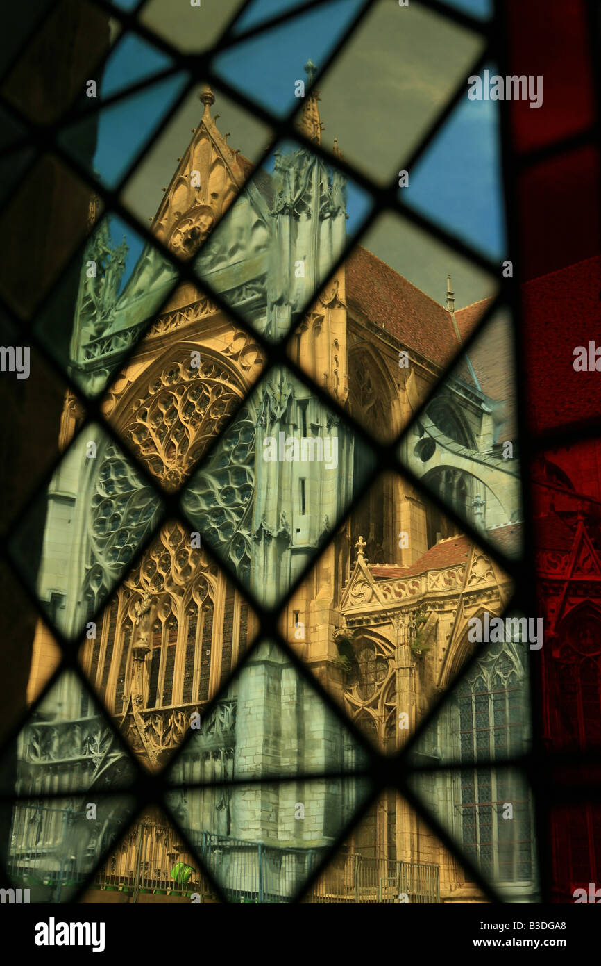 Die Kathedrale von Sens France Europe obwohl die Glasfenster des Finanzministeriums. Stockfoto