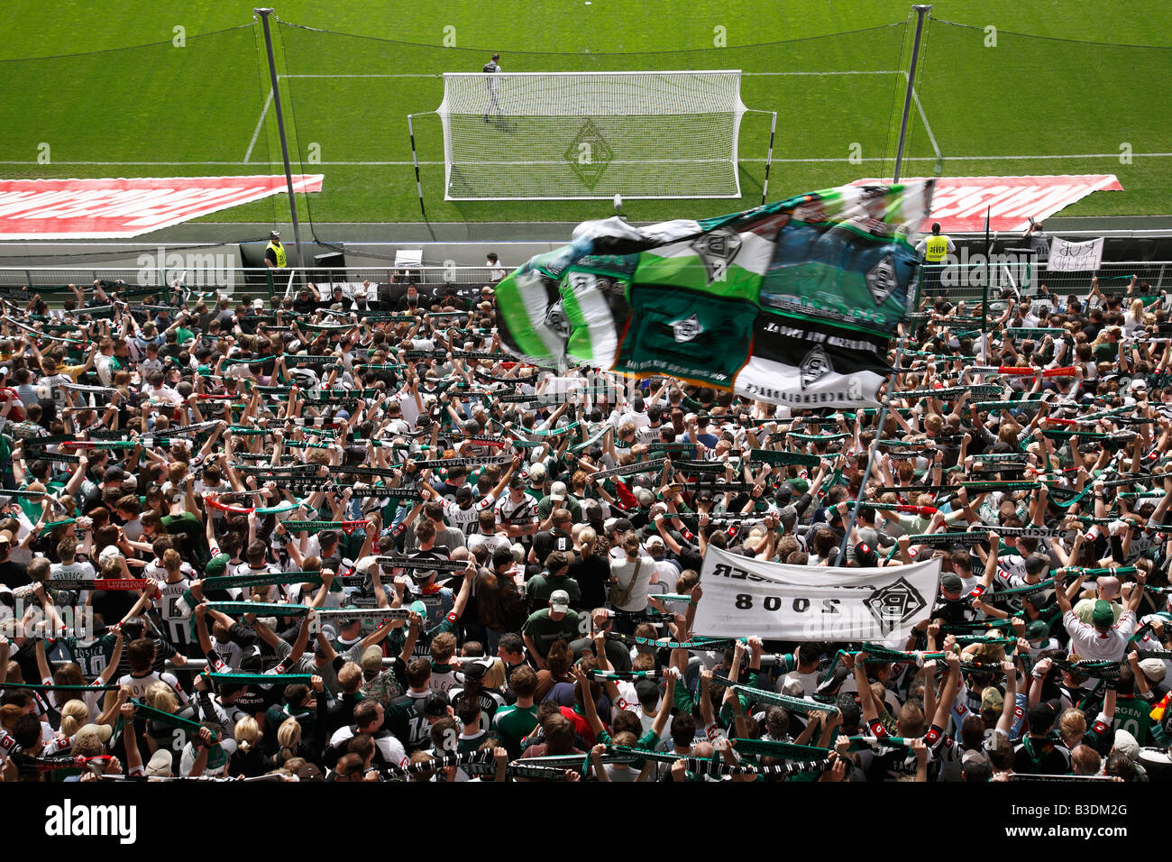 Fußball, 2. Bundesliga 2007/2008, Borussia Moenchengladbach gegen TSV 1860 München 2:2, Stadion Borussia-Park, Zuschauer, fans Stockfoto