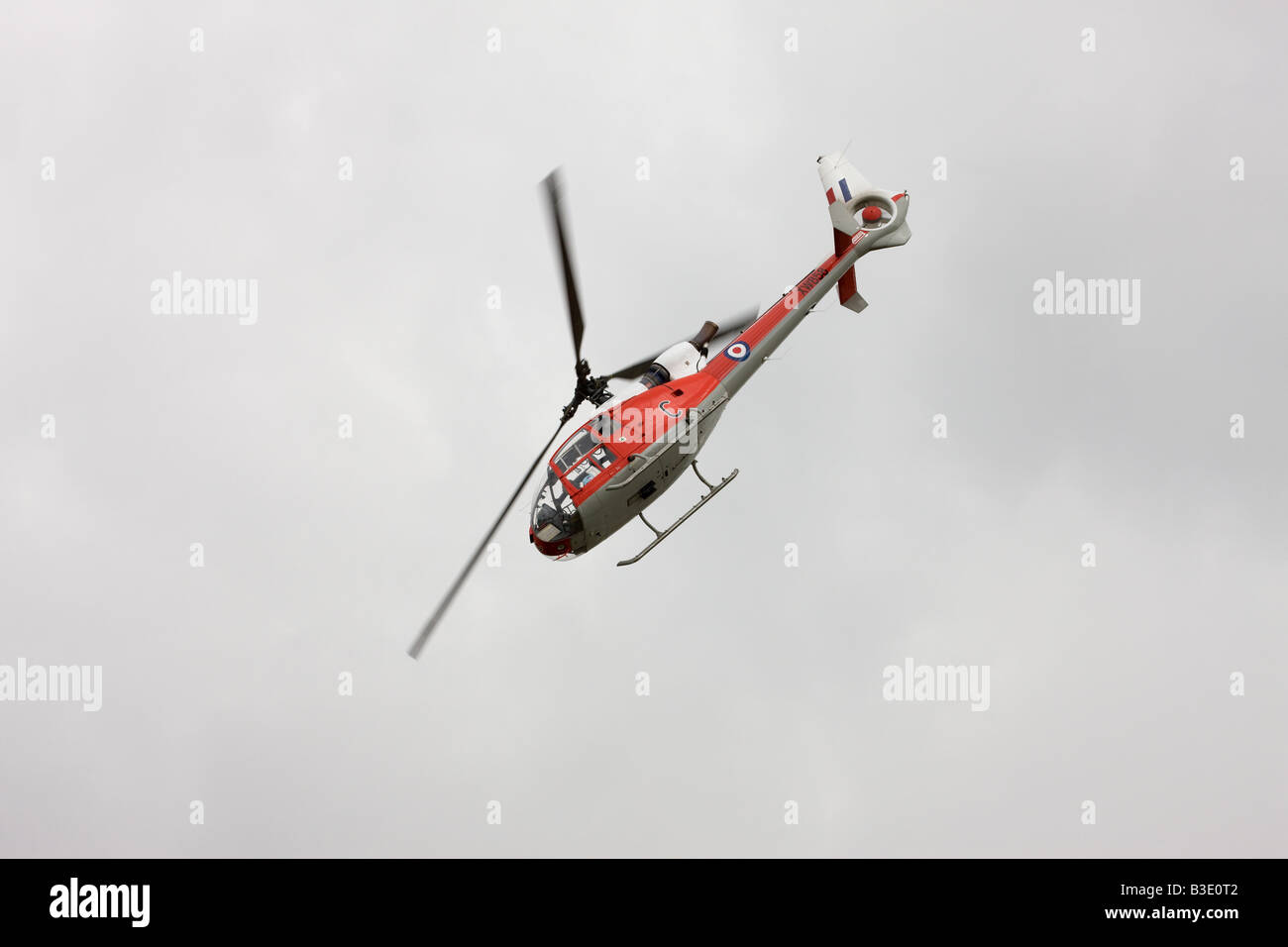 Westland Aerospatiale Gazelle HT-3 XW858 G-Massenspeicher im Flug am Breighton Flugplatz Stockfoto