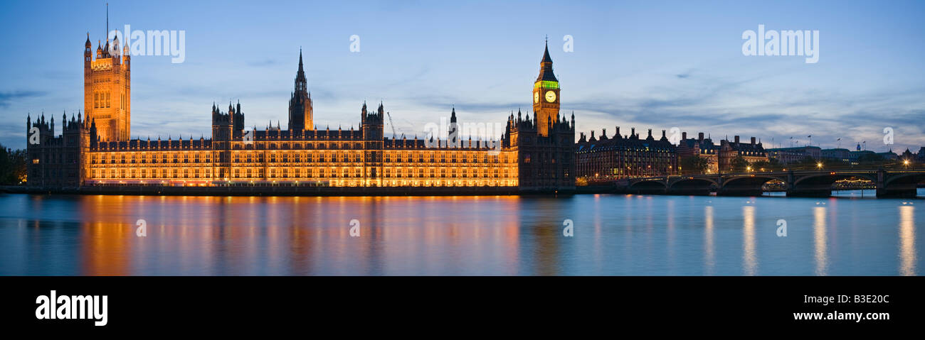 Houses of Parliament und Big Ben in der Abenddämmerung, Westminster, London, England, UK Stockfoto