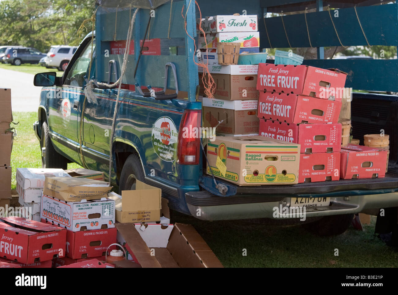 Obst und Gemüse auf der Rückseite eines LKW Stockfoto