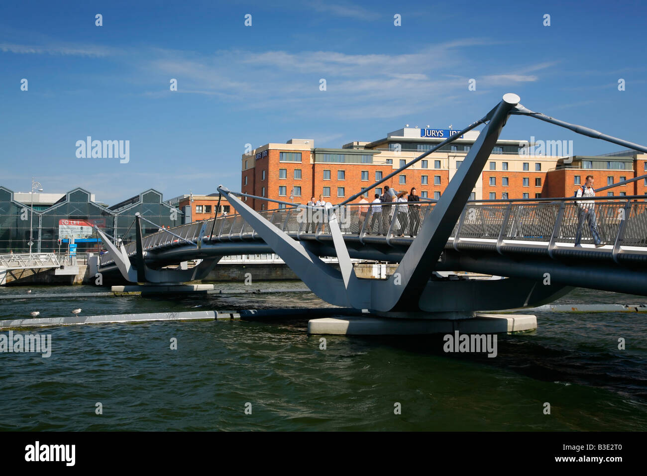 Sean O' Casey Bridge überspannt die Fluss Liffey Dublin Irland. Stockfoto