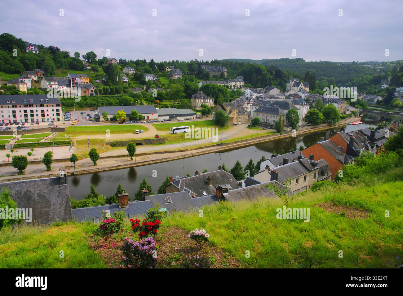 Stilvolle Stadt An Der Maas In Frankreich Ebenbild