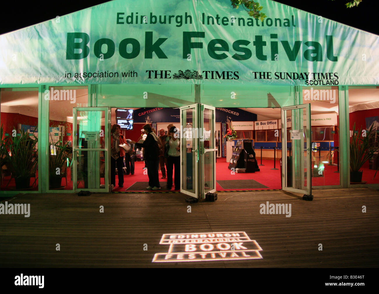 Eingang zum Edinburgh International Book Festival in Charlotte Square Stockfoto
