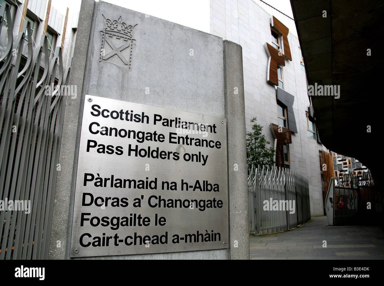 Schottisches Parlament Canongate Eingang in Edinburgh Stockfoto