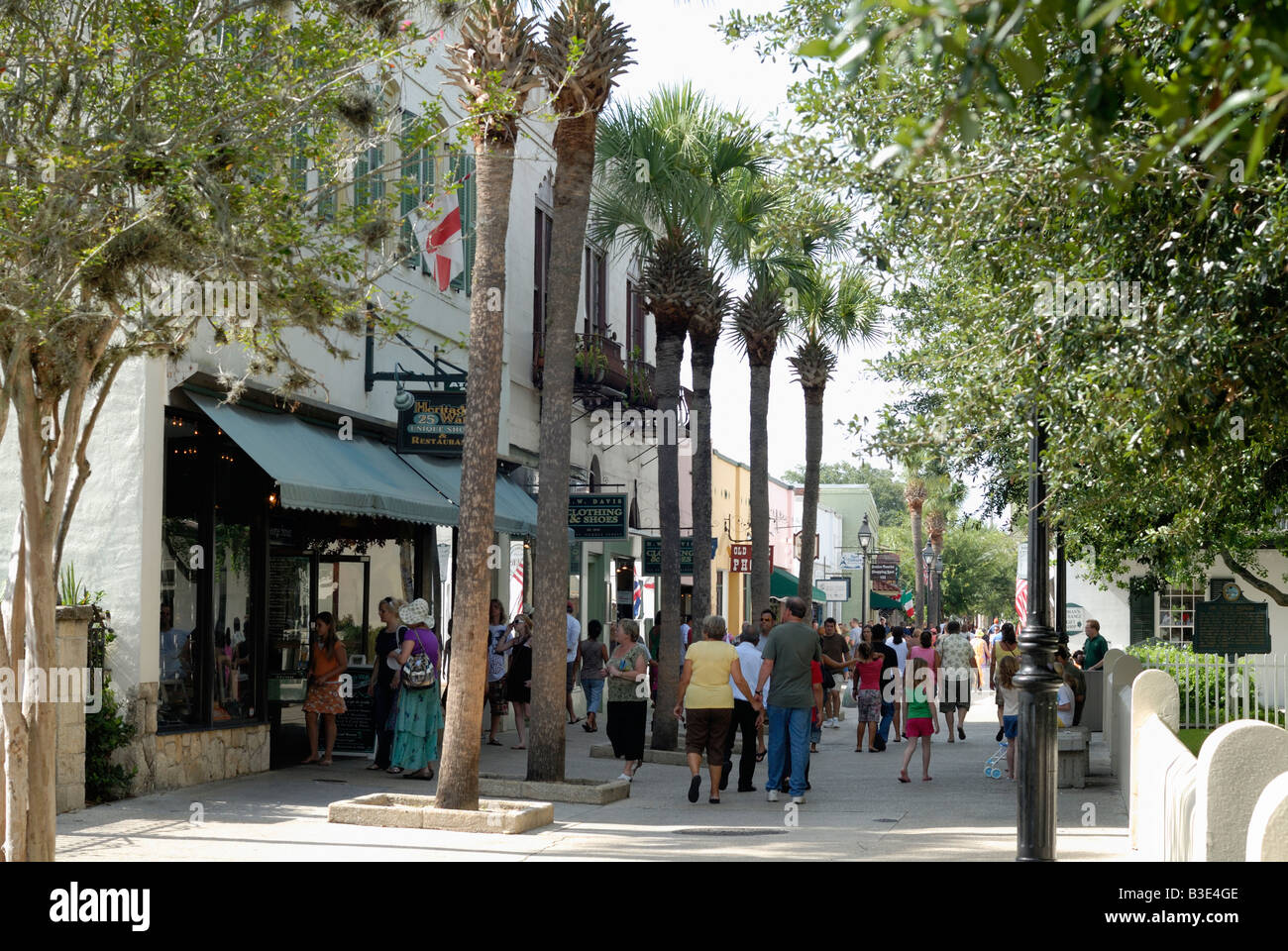 Fußgänger-Shopper auf St. George Street St. Augustine Florida Stockfoto