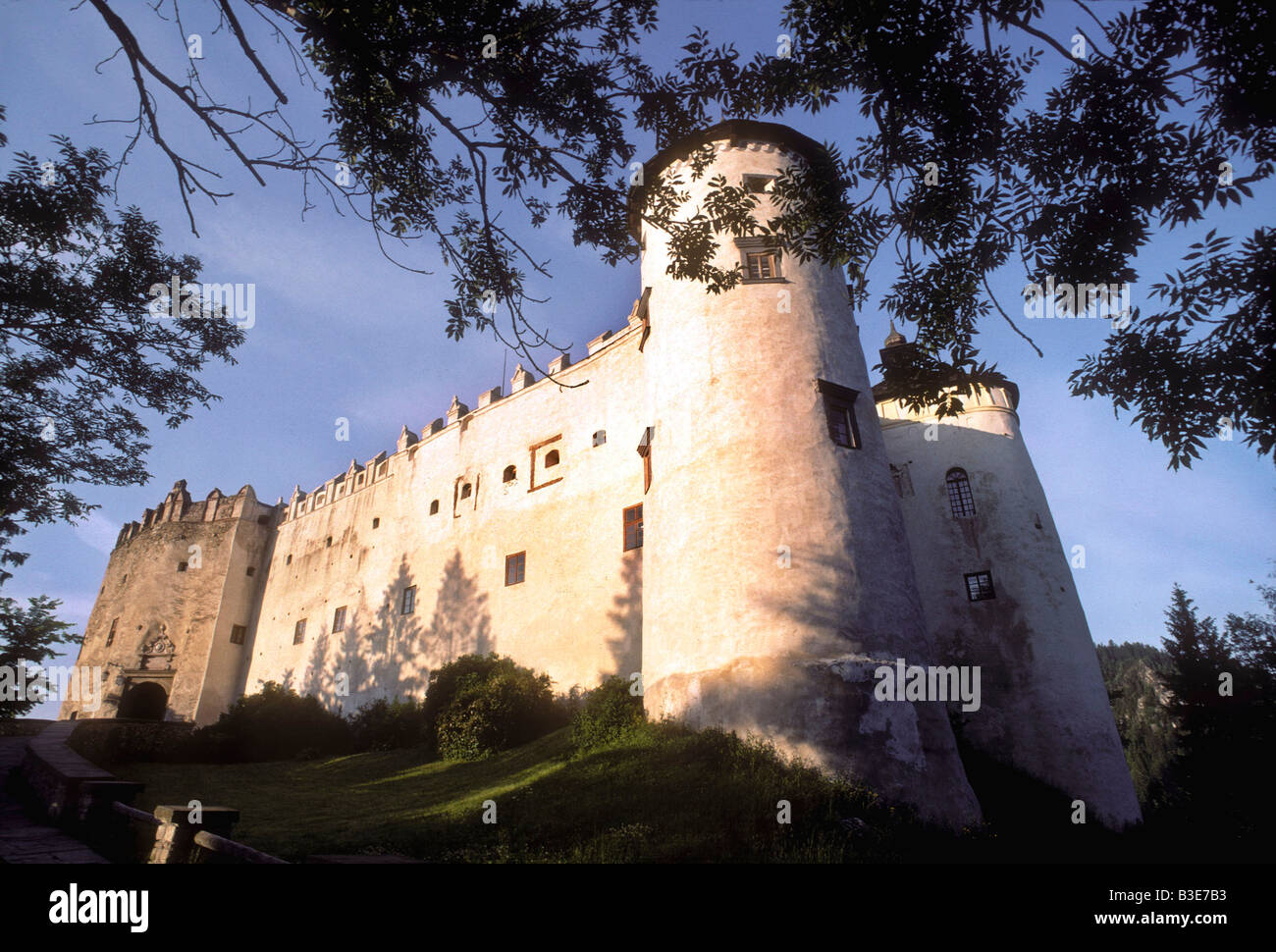 Polen Tatra 1995 Niedzica-Burg in der Nähe des Flusses Dunajec am Fuße der hohen Tatra Stockfoto